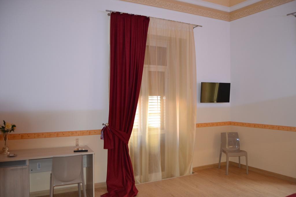 B&B The Queens Foggia Bagian luar foto