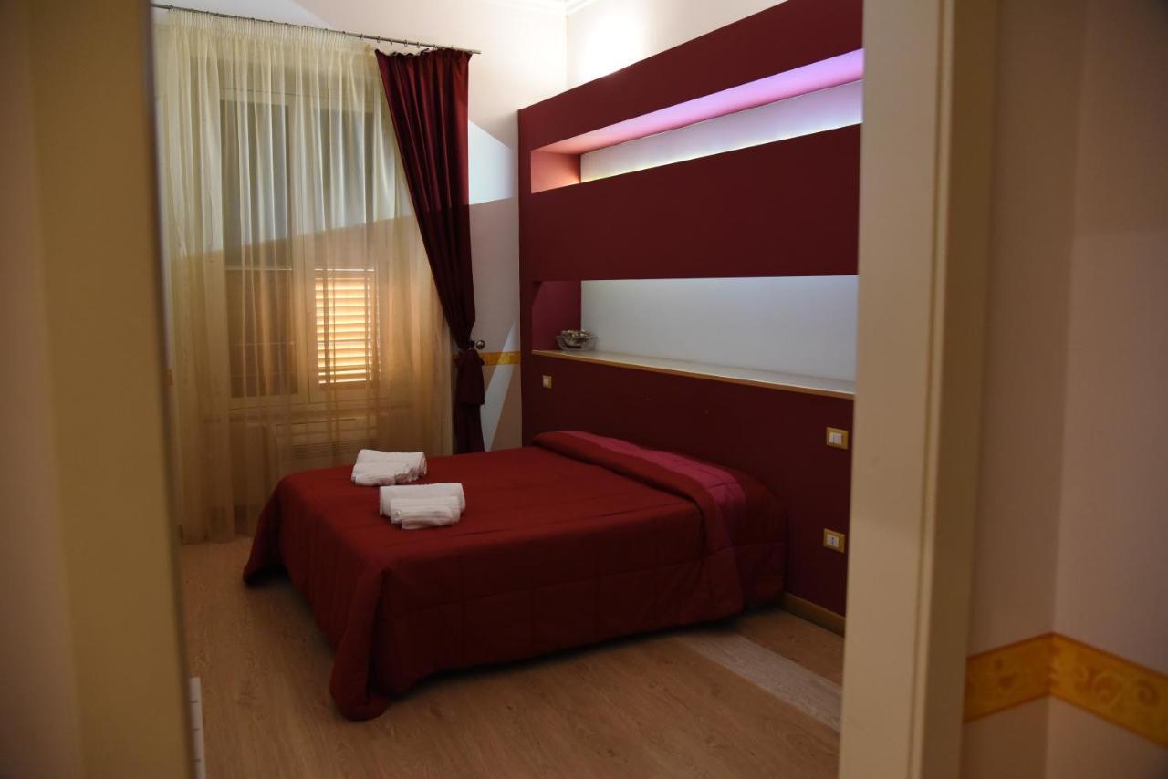 B&B The Queens Foggia Bagian luar foto