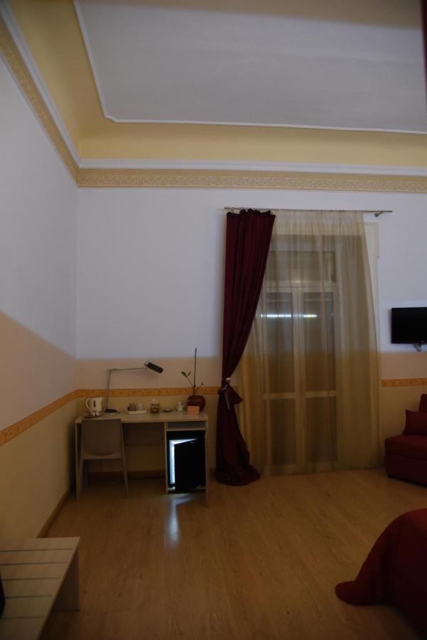 B&B The Queens Foggia Bagian luar foto